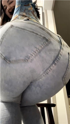 【蛮蛮呀】牛仔裤里黑丝臀炸    260123-17