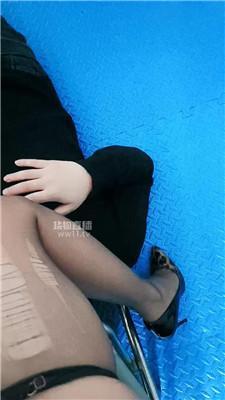 【诗恩大大】舔好脚赏赐圣水 JS260129-4