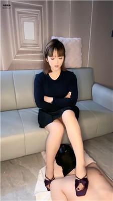 【七喜】玉足踩踏-恋足狂舔 JS260205-21