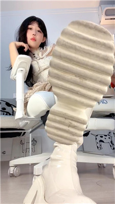 【一茶】靴子黑丝炸干    260204-23