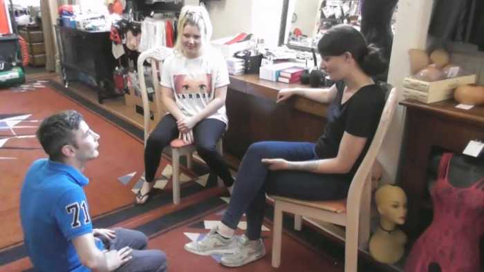 双美女s运动鞋玉足踩脸闻脚耳光踩裆踹脸全体重踩踏调教脚奴 JS260209~3