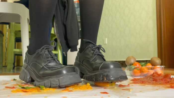 【ToKNai】嗵嗵厚黑+皮鞋践踏变成食物的你 YC-260209-2