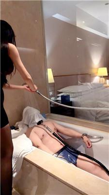 【官官】强制淋浴羞辱 bf61109