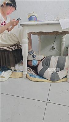 【是樱樱呀】桌底无意识踩奶狗 JS260228-19