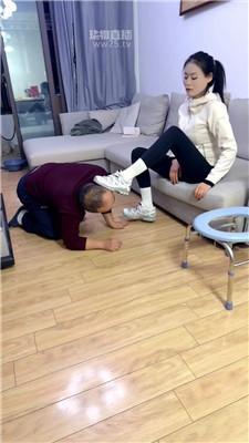 【可可夫妻s】暴力踢端老狗 JS260306-1