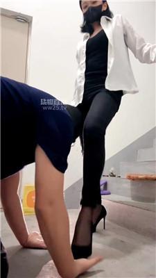 【小妮】楼道调跟踪猥琐男 JS260312-5