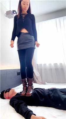 【夏芙】把狗当蹦床 JS260322-26