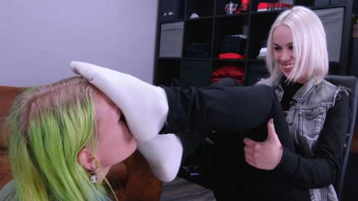 feetextreme作品,闻白袜,白袜塞嘴,喝洗脚水 JS260405~3