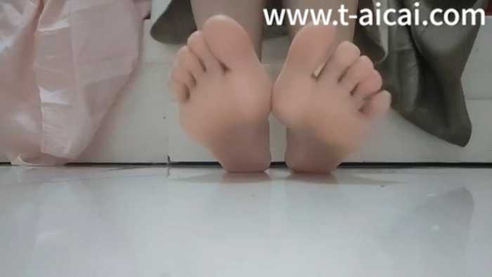 萝卜裸足踩面包 YC-260402-2