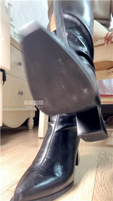 【咬猫】靴子爆吸香水司马 260404-20