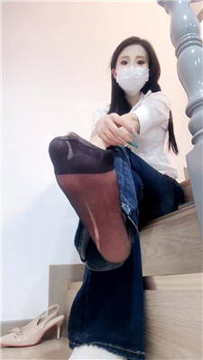 【小E神】黑丝高跟裸足    260406-43