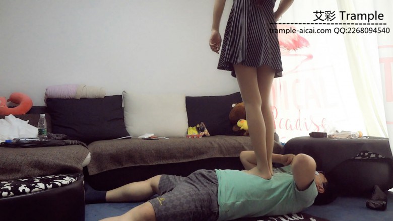 新人超美女S大薇薇肉丝踩祈祷哥