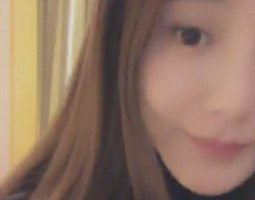 VIVI调教现实中的朋友踩踏羞辱闻肉丝