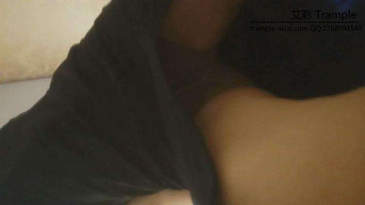 肉丝长腿美女调教狗奴