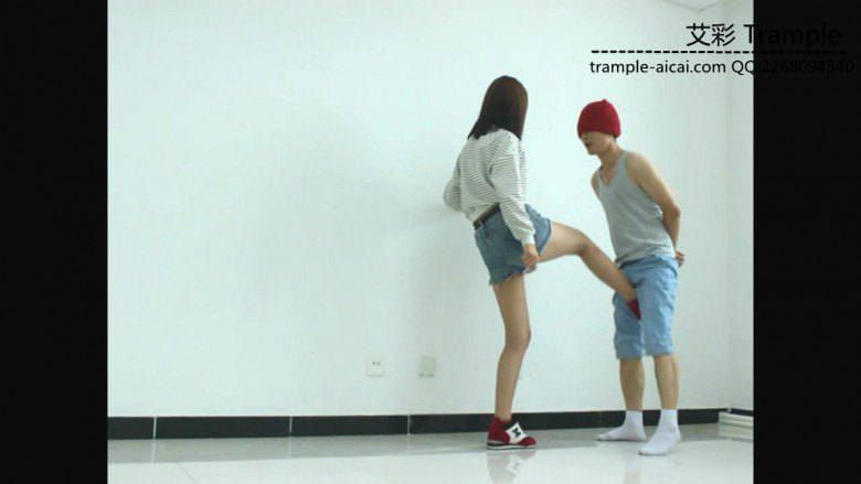 甜美媛媛主暴打小流氓，踢裆，踹肋骨流氓满地打滚！