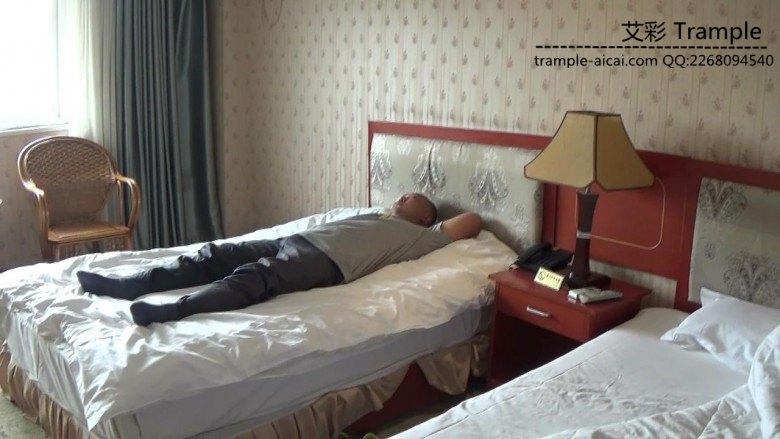 点穴制服女打手