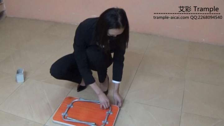 职业装木板压碎