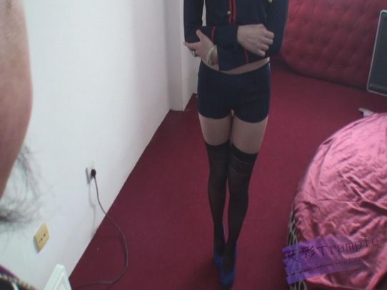 长腿女杀手虐杀黑道三兄弟（上）–脚踩脖子吐血