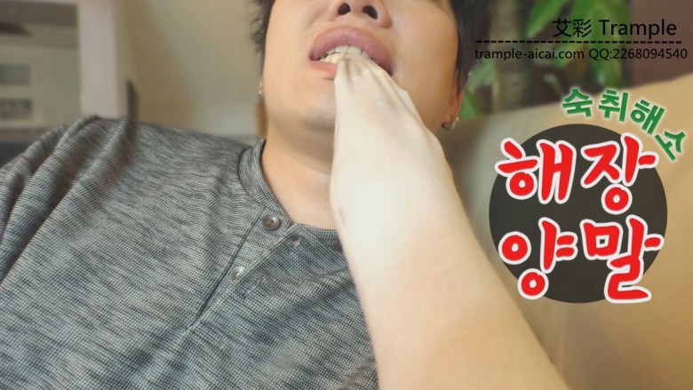 舔吃女神的脏臭白袜 HAN-98