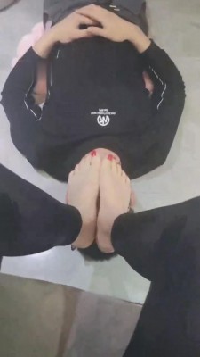 【微希】贱奴卑微伺候长腿车模 bf9028