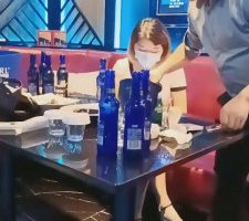 【莫妮卡】陪酒小妹KTV暴揍双M【双视角版】 bf11360