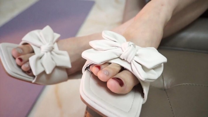 【黑丝诱惑】沐沐原味脏小白鞋踢裆踩踏 YC-220427-5