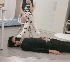 【礼礼大人】脚垫伺候奶牛服妹妹 bf22381