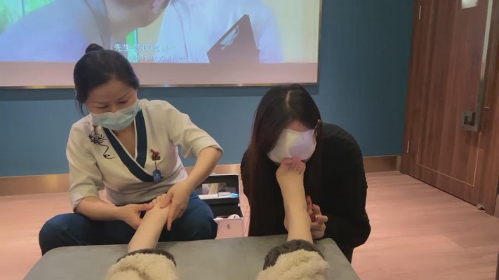 【橘子没熟】当着技师的面虐闺蜜 bf23087