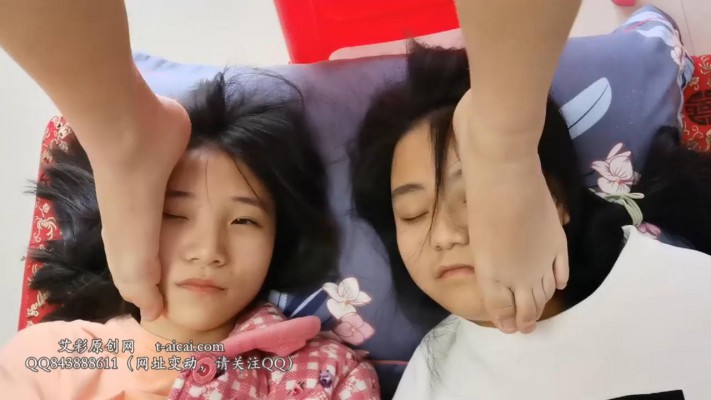 【00后校园原创】高中生踩踏调教蹂躏班上精神小妹很有感觉 YC-230211