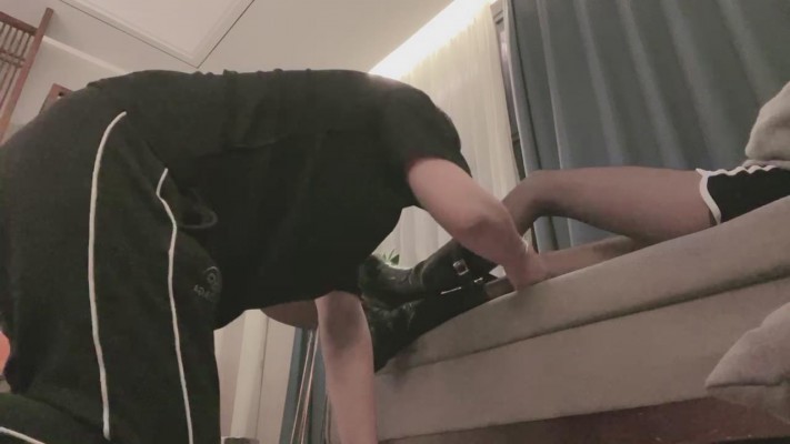 【小球】长靴黑丝诱惑-踩踏/舔酸奶脚 bf25562