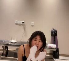 【橘子没熟】母畜-边舔原味白袜jio/边喝圣水/舔脚趾 bf26115