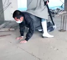 【罗宾】户外重刑虐打拾荒老人 bf27939