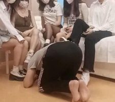 【金桔小主】5S群调群踩/遛狗骑马/虐乳钻胯/深喉/强迫升水 bf28365