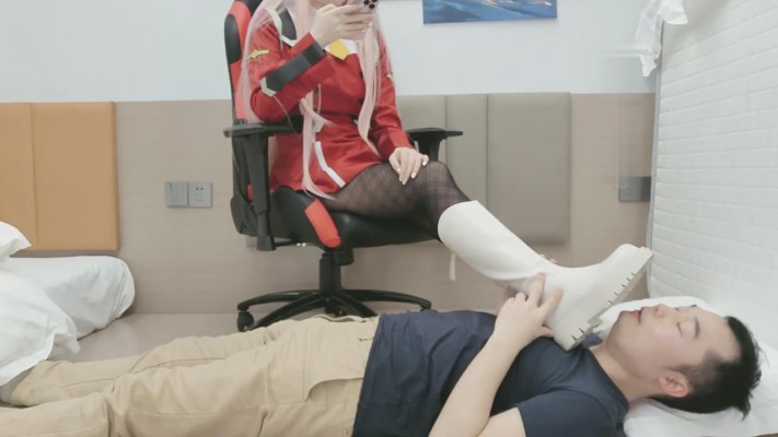 【神乐sama】二次元萝莉-长靴黑丝踩狗/转胯/踩脖 bf30113