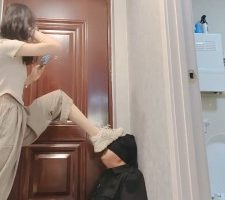 【丫丫】暴力耳光/电击乳头/高跟踩/鞭打踹头踩脸夹头 bf30257