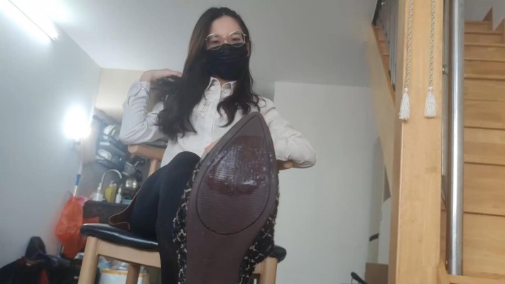 广州小鱼大人粤语黑丝第一视角羞辱贱嗨舔鞋钻胯