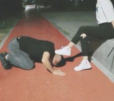 【凌儿女神】户外-小白鞋白袜闻舔/耳光/骑马/袜子塞嘴 bf31319