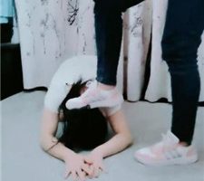 【梦幻大大】运动后虐母畜-掐脖/骑马踩踏/臭脚插嘴 bf36179