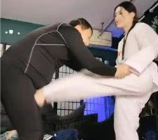 【松紫】跆拳道女神重度踢踹虐打 bf36893