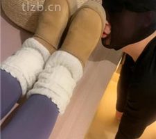 【毛绒月亮】吃丝袜喝圣水/闻超臭雪地靴白袜 bf36944