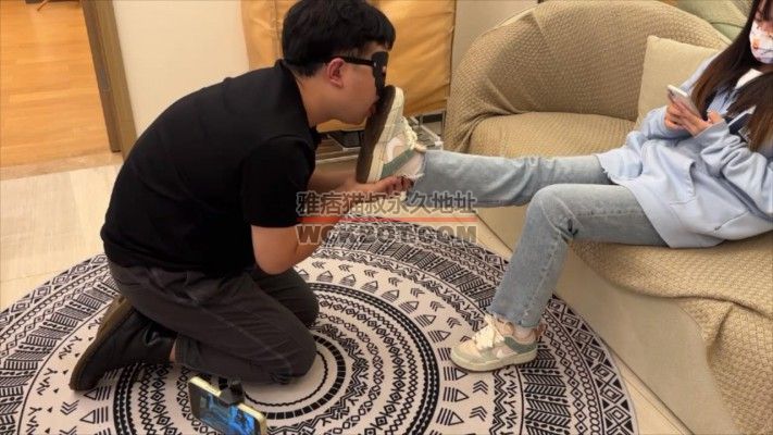 【00后小彤】日常鞋底全体重踩手 YC-240119