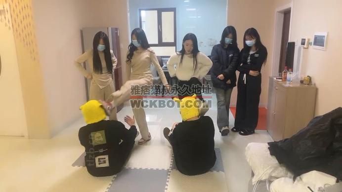 【精神小妹】5S真实欺凌虐双奴-群踩群踹/耳光 bf38164