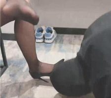 【赵奈奈】品尝原味黑丝高跟/骑马狗爬/臭脚捂脸【完整版】 JS240227-3