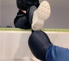 【曼伊】模特S-居高临下视角-清理小白鞋/圣水泡棉袜 bf38825