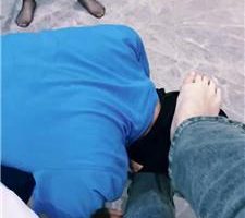 【妮妮子】双S-棉袜+黑丝跪舔/踩踏/赏赐圣水 JS240329-3