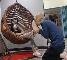 【妮妮子】抽耳光/小白鞋踩踏/清理脏鞋底/脚喂食/骑马 bf41143