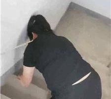 【凌儿】母畜-楼道骑马转胯/藤条抽/舔肉丝高跟 bf41660