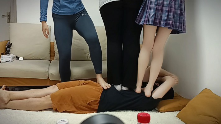 『高兴儿』三人群踩 带着闺蜜妹妹同时在m身上蹦跳 YC-240904-4