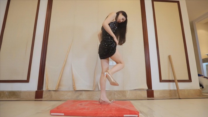 〖H.P.L栖心之栈〗—芷晴金色高跟踩垫子 HPL-240910