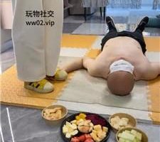 【精神小妹】踩碾水果/鞋底裸足喂食舔 bf44531